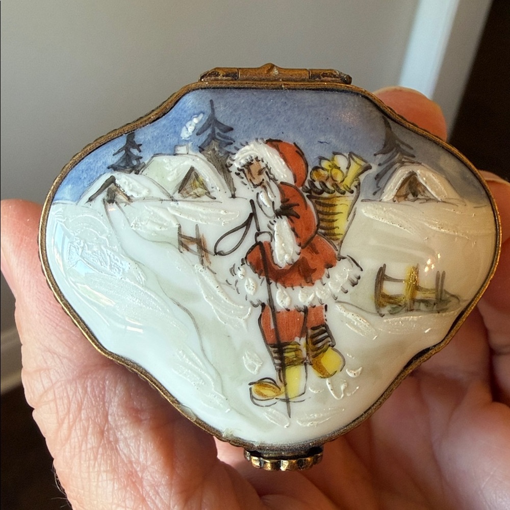 Vintage Limoges ‘Santa Striding’ trinket box
